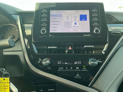 Used 2024 Toyota Camry SE image 28
