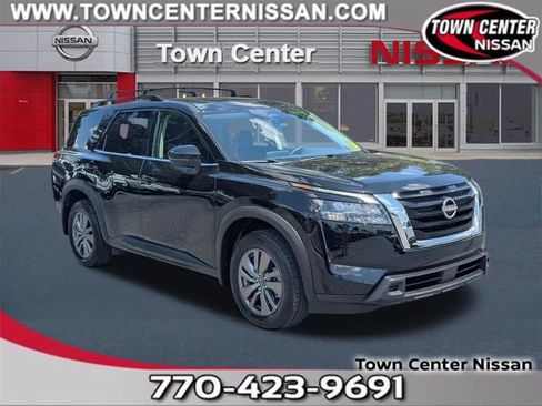 Certified 2025 Nissan Pathfinder SV w/ SV Premium Package FWD image 1