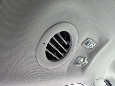 Used 2021 Ford Explorer XLT w/ Equipment Group 202A image 32