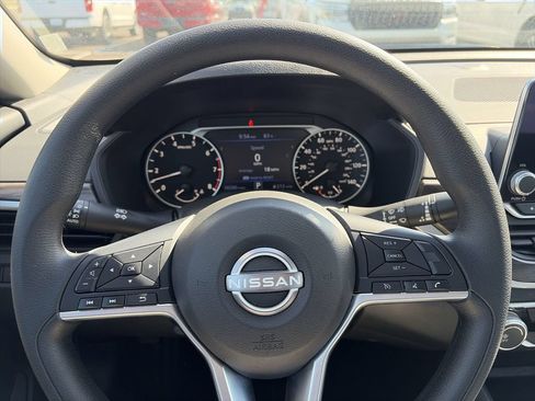Used 2025 Nissan Altima 2.5 SV FWD image 16