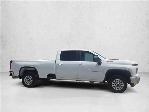 Used 2024 Chevrolet Silverado 2500 LT w/ Convenience Package AWD/4WD image 4