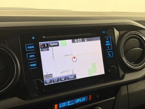 Used 2018 Toyota Tacoma TRD Sport AWD/4WD image 38
