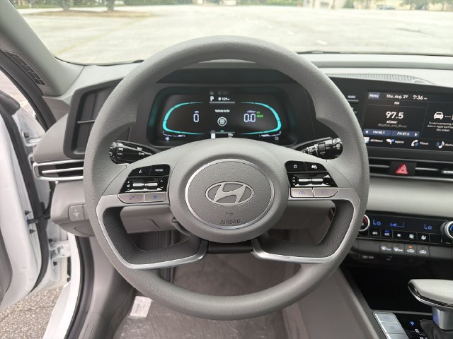 New 2026 Hyundai Elantra Hybrid FWD image 25