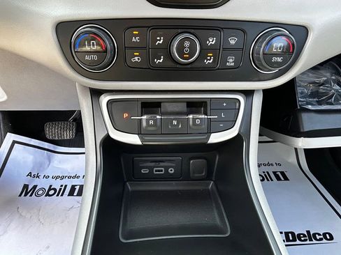 Used 2023 GMC Terrain SLT FWD image 11