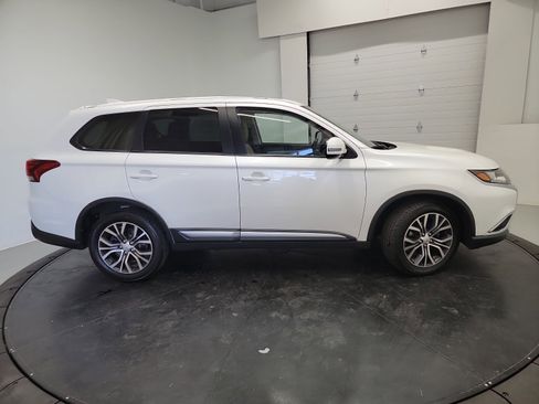 Used 2018 Mitsubishi Outlander ES AWD/4WD image 11