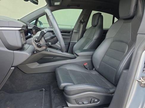 Used 2025 Porsche Macan 4 Electric image 5