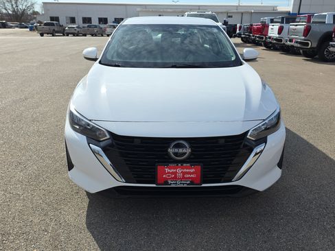 Used 2024 Nissan Sentra SV image 3