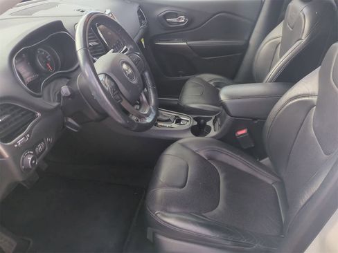 Used 2020 Jeep Cherokee Limited image 17