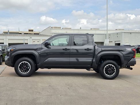 Used 2025 Toyota Tacoma TRD Off-Road AWD/4WD image 6