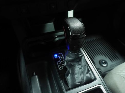 Used 2020 Toyota Tacoma SR AWD/4WD image 19