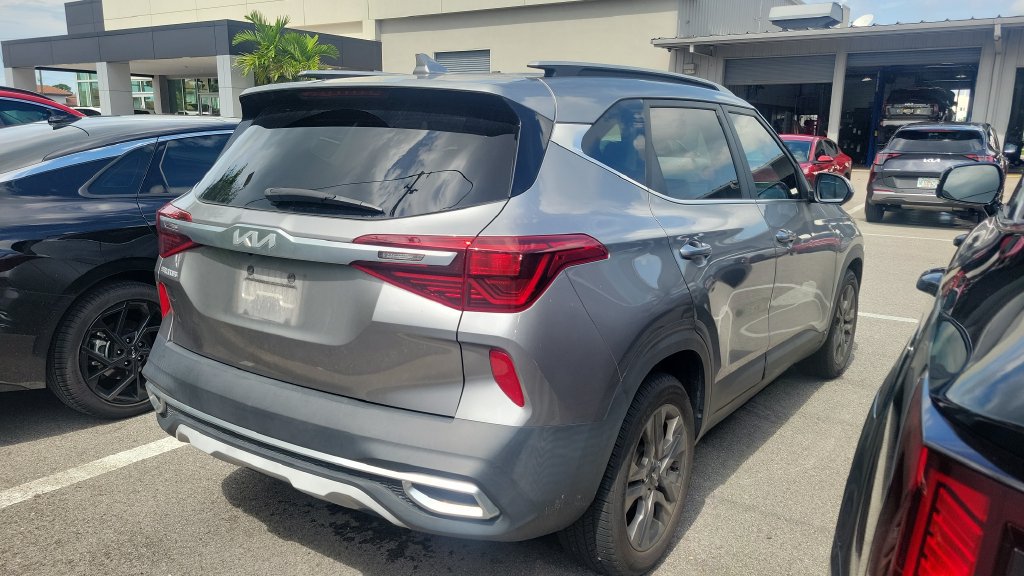 Used 2023 Kia Seltos S w/ Navigation Package FWD image 4
