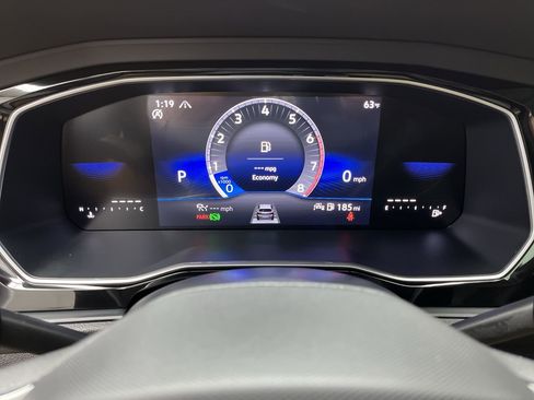 Used 2024 Volkswagen Jetta SE w/ Panoramic Sunroof Package image 16