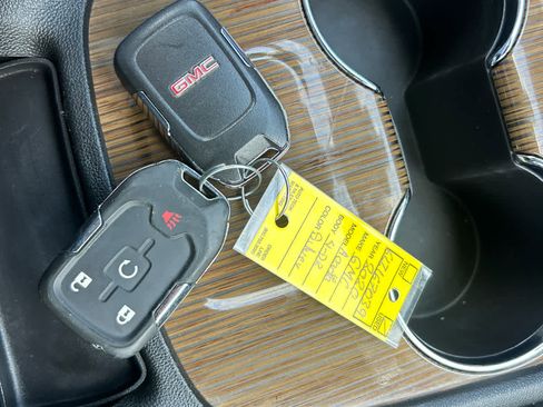 Used 2020 GMC Acadia SLE FWD image 17