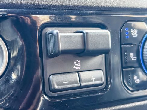 Used 2023 Chevrolet Silverado 1500 ZR2 AWD/4WD image 35
