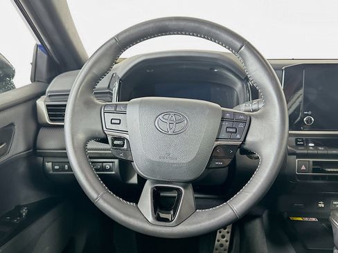 Used 2025 Toyota Camry SE image 18