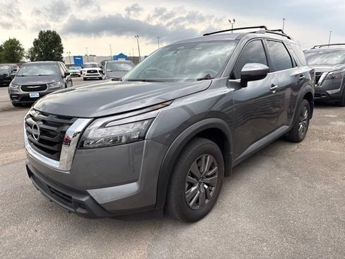 Used 2025 Nissan Pathfinder SV w/ SV Premium Package AWD/4WD image 2