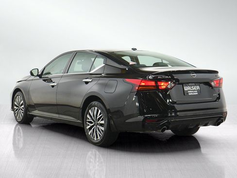 Used 2024 Nissan Altima 2.5 SV w/ SV Premium Package AWD/4WD image 3