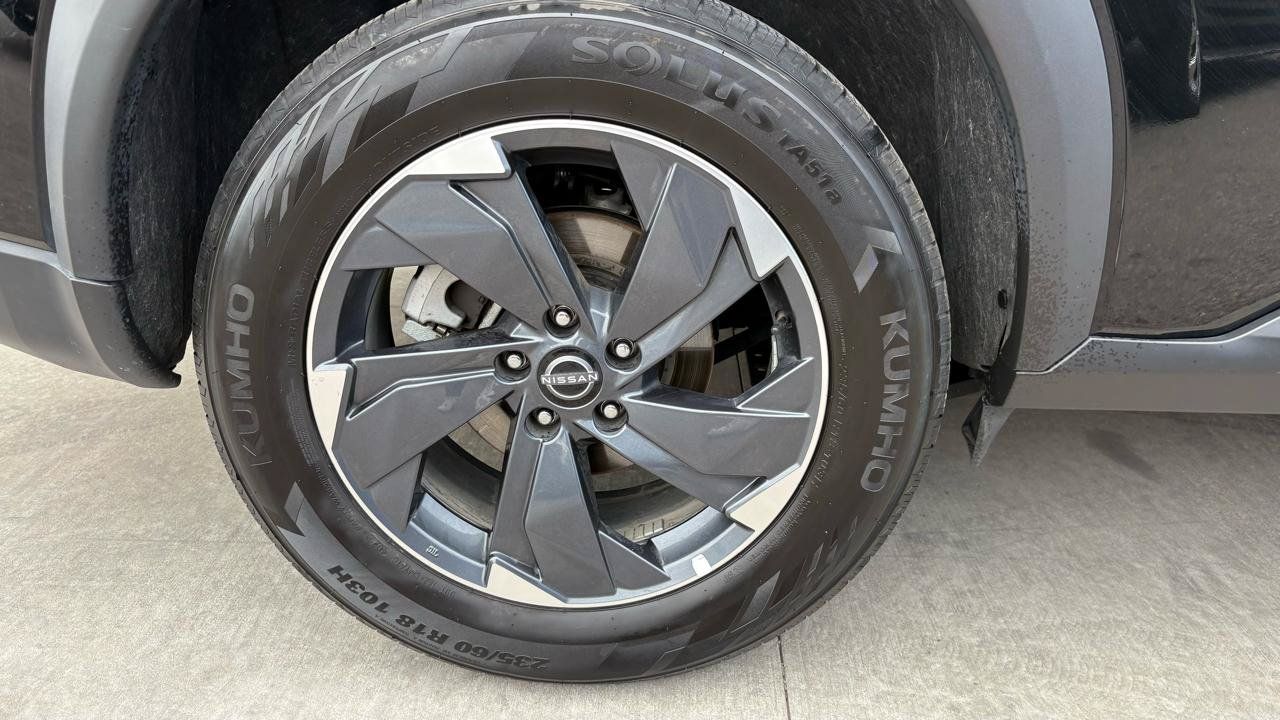 Used 2025 Nissan Rogue SV FWD image 4