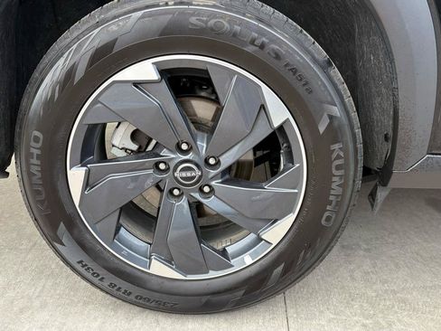 Used 2025 Nissan Rogue SV FWD image 4