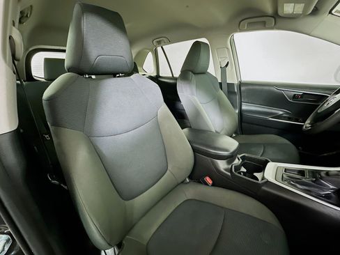 Used 2021 Toyota RAV4 LE image 25
