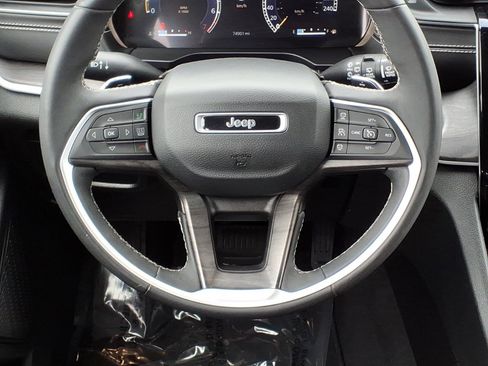 Used 2023 Jeep Grand Cherokee L Limited AWD/4WD image 14