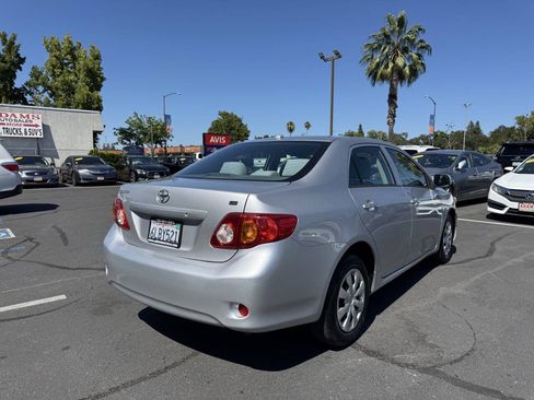 Used 2010 Toyota Corolla LE FWD image 3