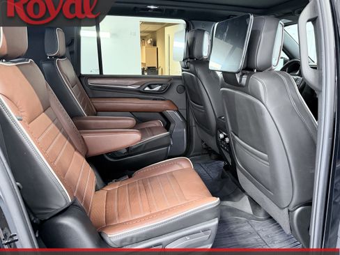 Used 2023 GMC Yukon XL Denali Ultimate AWD/4WD image 16