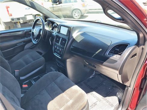 Used 2017 Dodge Grand Caravan SE FWD image 13
