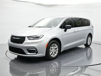 New 2026 Chrysler Pacifica Select video 1