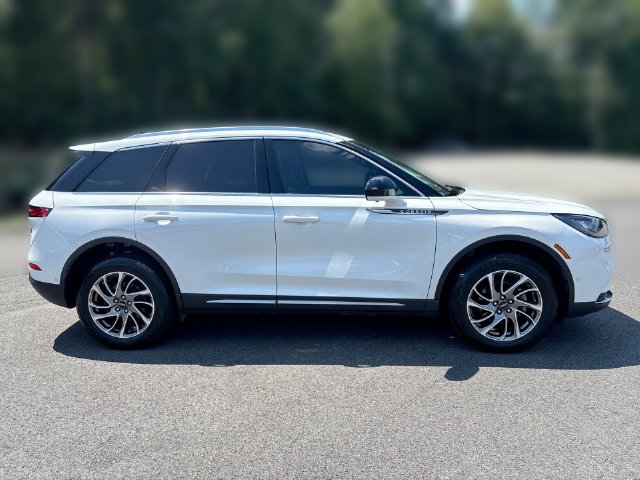Used 2022 Lincoln Corsair AWD w/ Equipment Group 101A image 9