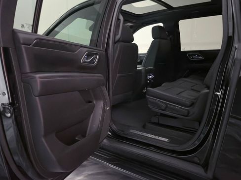 Used 2021 Chevrolet Suburban RST AWD/4WD image 22