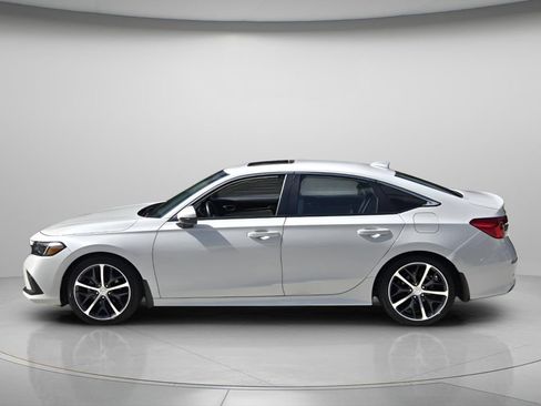 Used 2024 Honda Civic Touring image 5