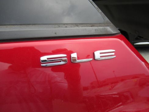 Used 2024 GMC Terrain SLE w/ Driver Convenience Package FWD image 17