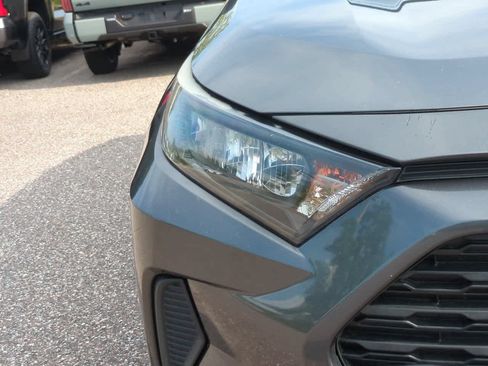 Used 2021 Toyota RAV4 LE FWD image 10