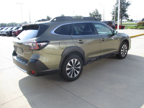 Used 2025 Subaru Outback Limited AWD/4WD image 5