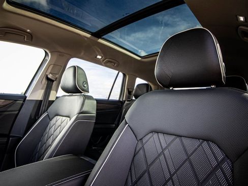 New 2026 Volkswagen Atlas SEL Premium R-Line AWD/4WD image 2