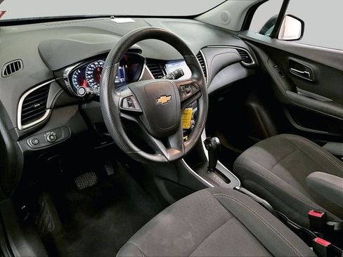 Used 2019 Chevrolet Trax LS w/ Tint and Cruise Package AWD/4WD image 13