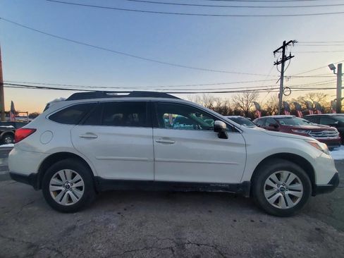 Used 2017 Subaru Outback 2.5i Premium image 4
