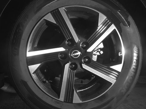 Used 2025 Nissan Sentra SV FWD image 14