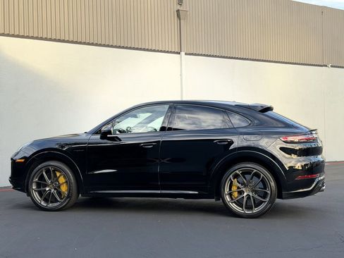 Used 2023 Porsche Cayenne Turbo S image 8