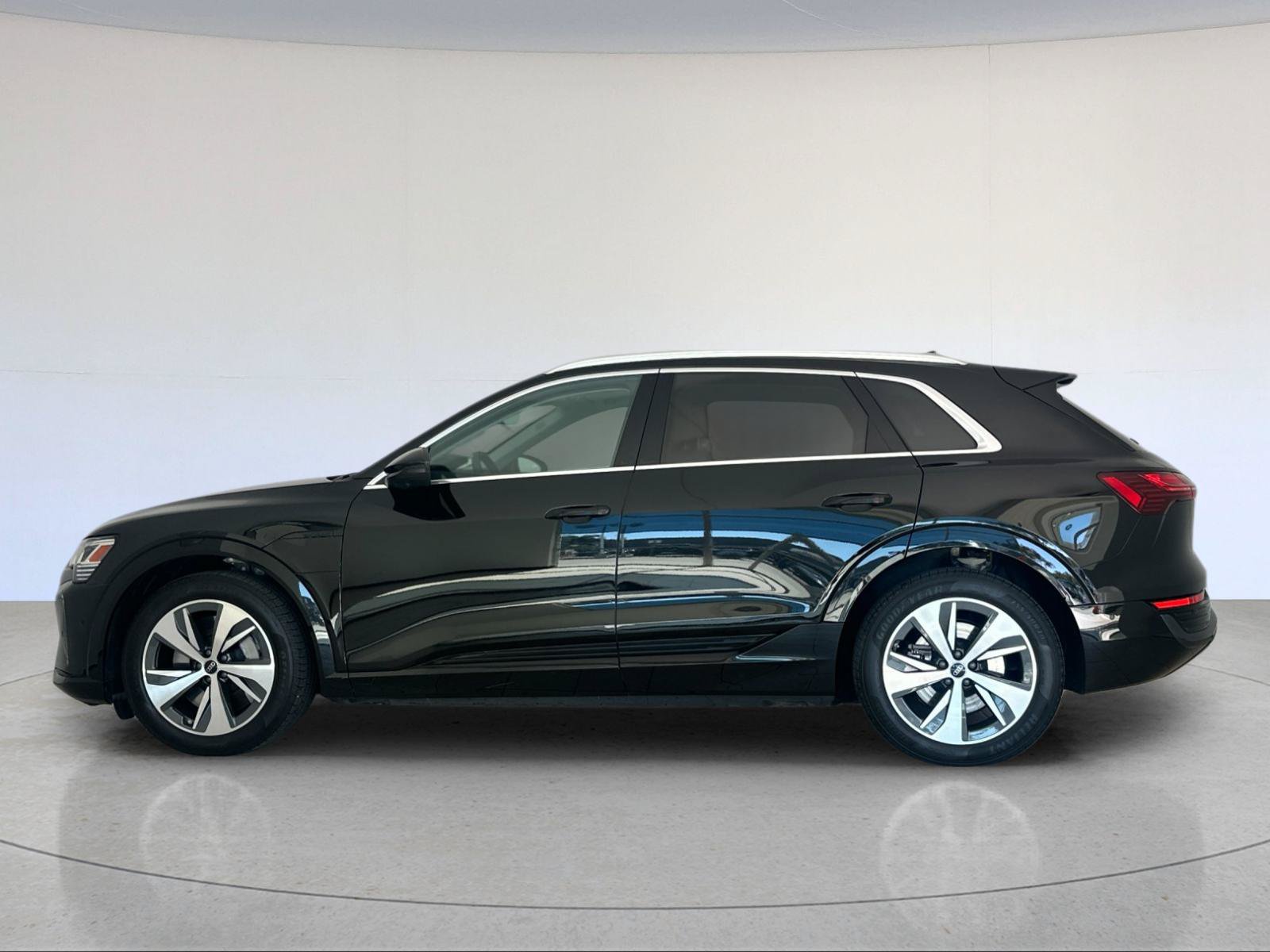 Used 2024 Audi Q8 e-tron Premium Plus w/ Premium Plus Package AWD/4WD image 3