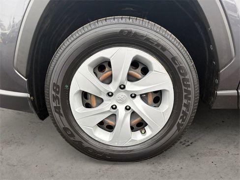 Used 2019 Toyota RAV4 LE image 9