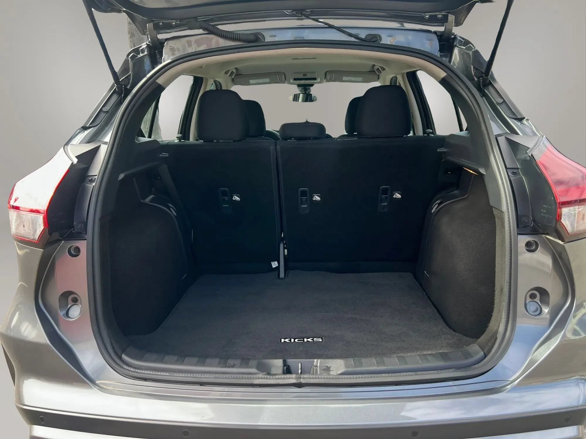 Used 2024 Nissan Kicks SV w/ Exterior Package FWD image 10