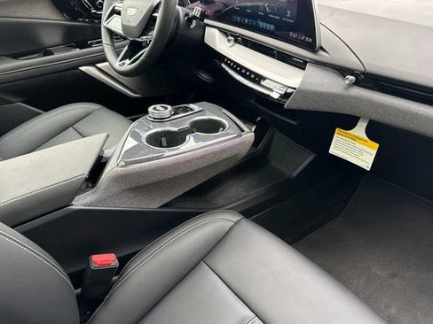 New 2026 Cadillac Optiq Luxury 1 image 16