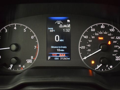 Used 2023 Toyota Corolla Cross LE w/ Moonroof Package AWD/4WD image 17