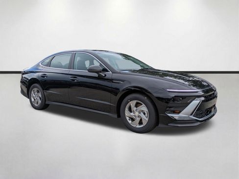 New 2026 Hyundai Sonata SE FWD image 1