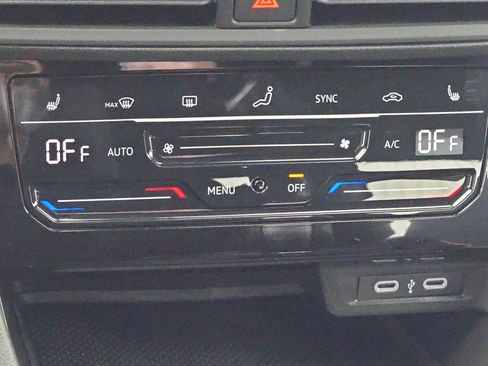 Certified 2025 Volkswagen Jetta Sport image 23