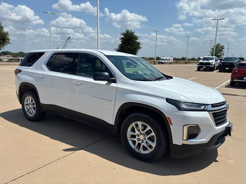 Used 2024 Chevrolet Traverse LS AWD/4WD image 4