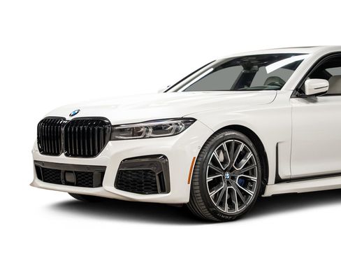 Used 2022 BMW 750i xDrive w/ M Sport Package image 13