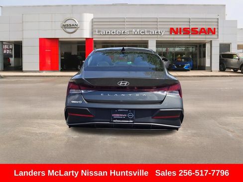 Used 2024 Hyundai Elantra SEL FWD image 6